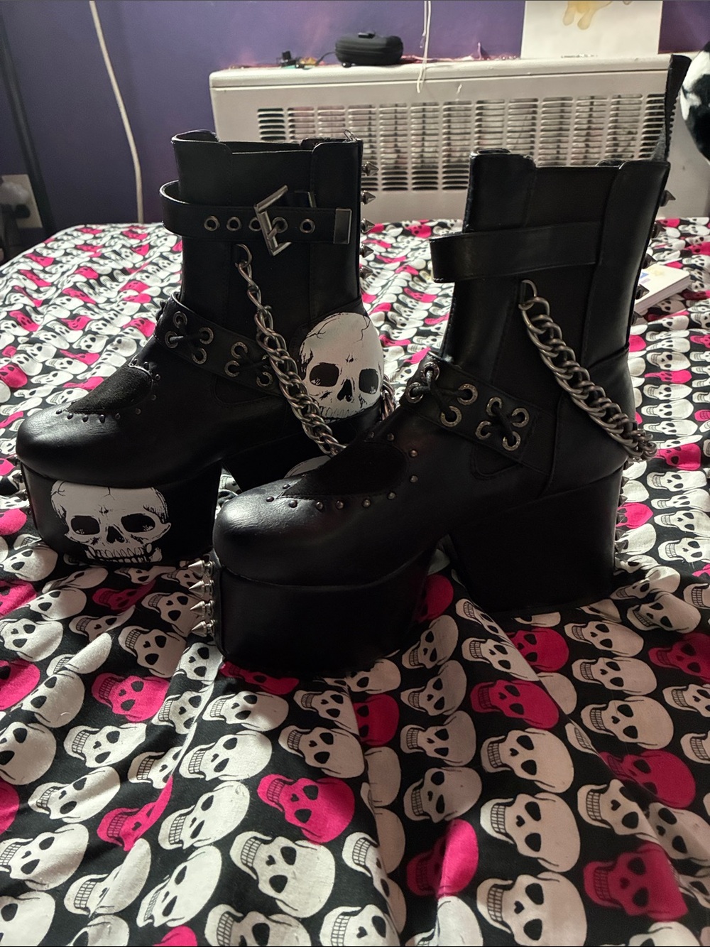 Lamoda skull platform chain boots